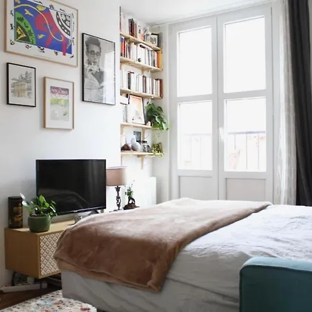 Cozy Pere Lachaise Apartment